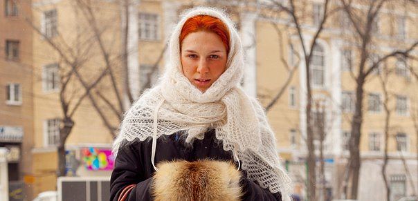 Как носить оренбургский платок с шубой